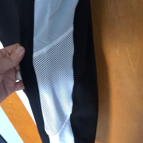 Sculpting leggings with inserts and side pockets - Picture 3 of 5